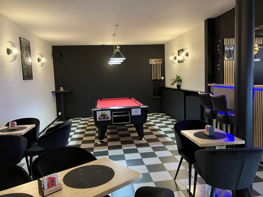 Wegens faillissement DE WELKOM COMM.V. - Taverne FLORIBAR -superligging Stationsplein 1 te Denderleeuw - info@vhauctions.be